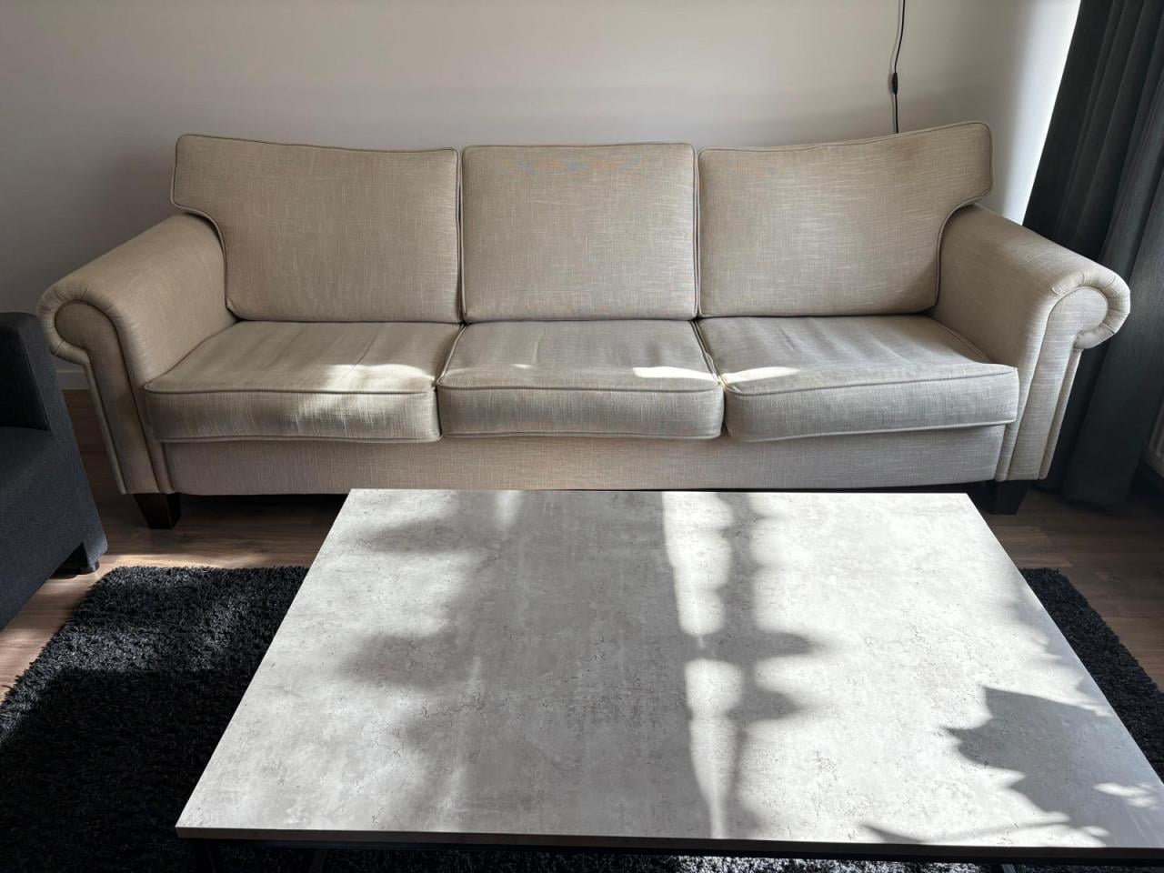 Bank + 2 fauteuils + salontafel + vloerkleed