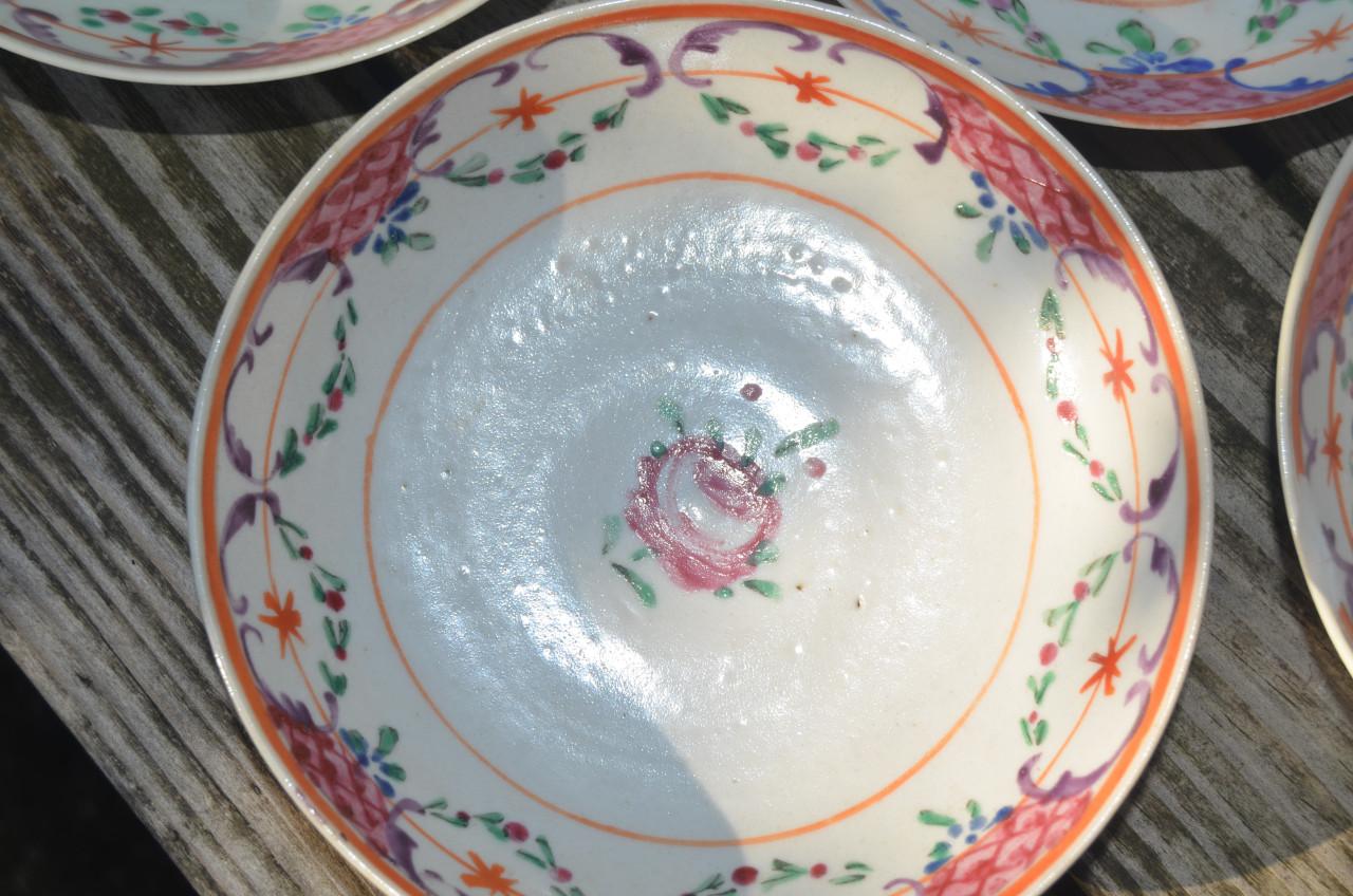 7 Lowestoft porseleinen bordjes 1757 - 1802