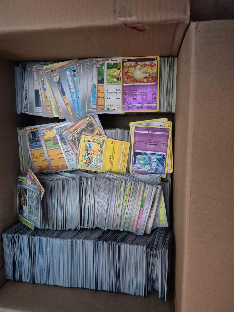 Koopje!!! mega partij van 5000 pokemon kaarten. veel glimmende
