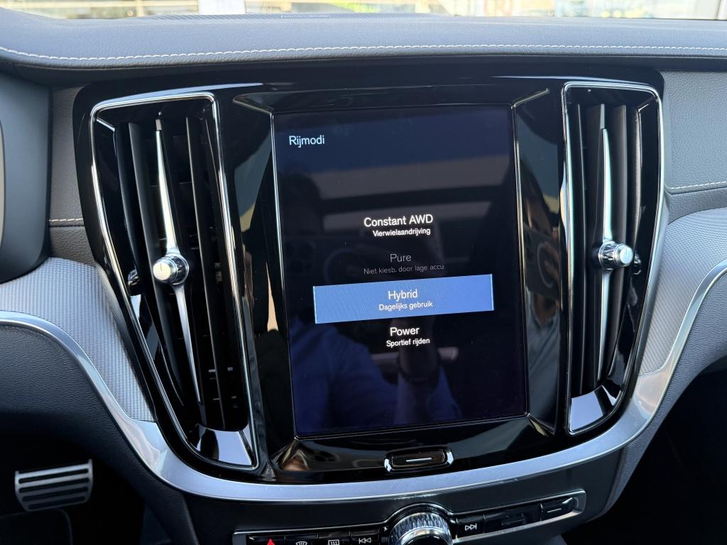 Volvo V60 t6 398pk recharge r-design| panodak| adap.cruise| 360camera| sty