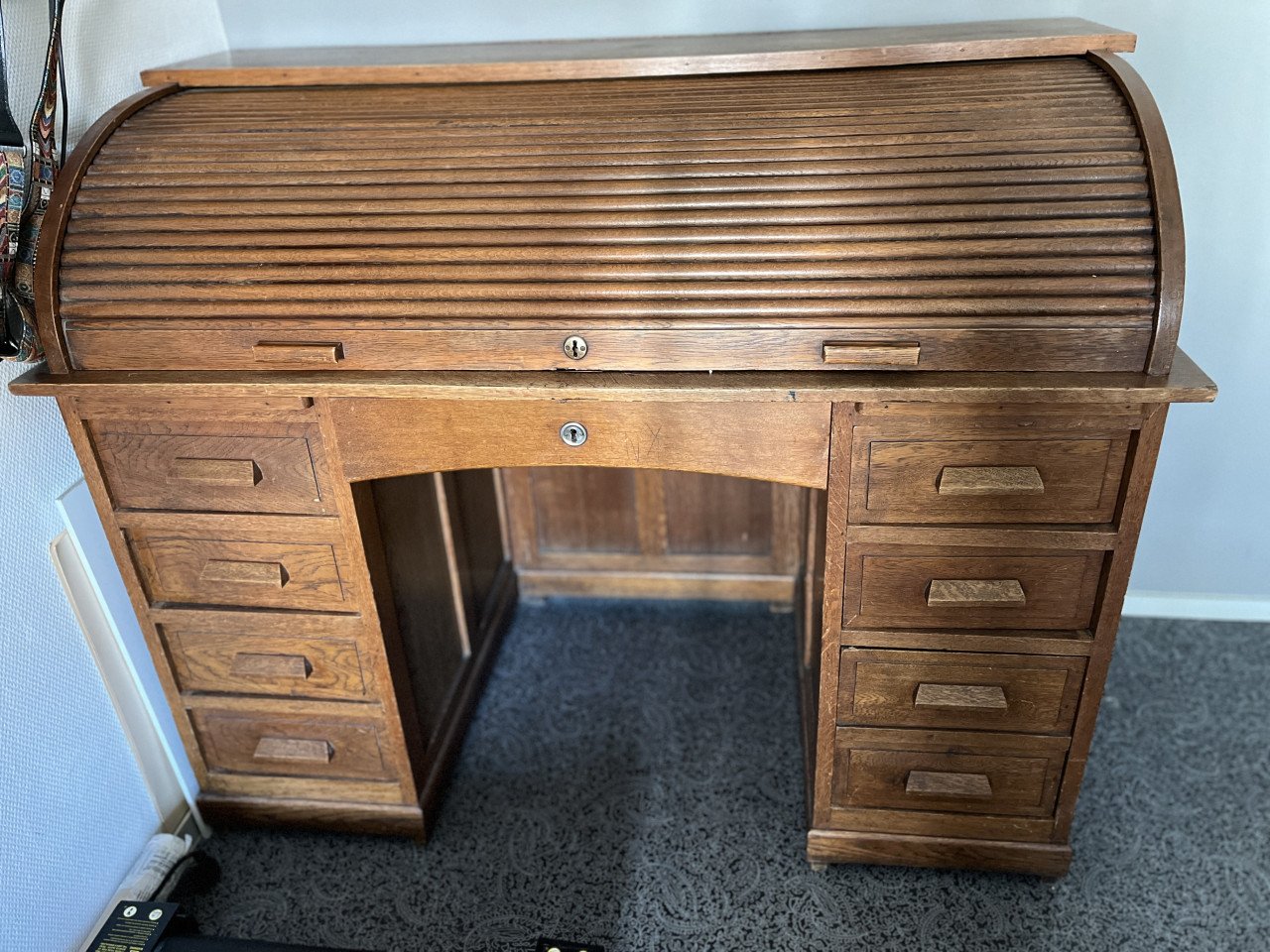 VINTAGE BUREAU