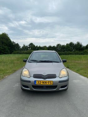 Toyota Yaris 1.0 16V Vvti 3DR 2004 Grijs