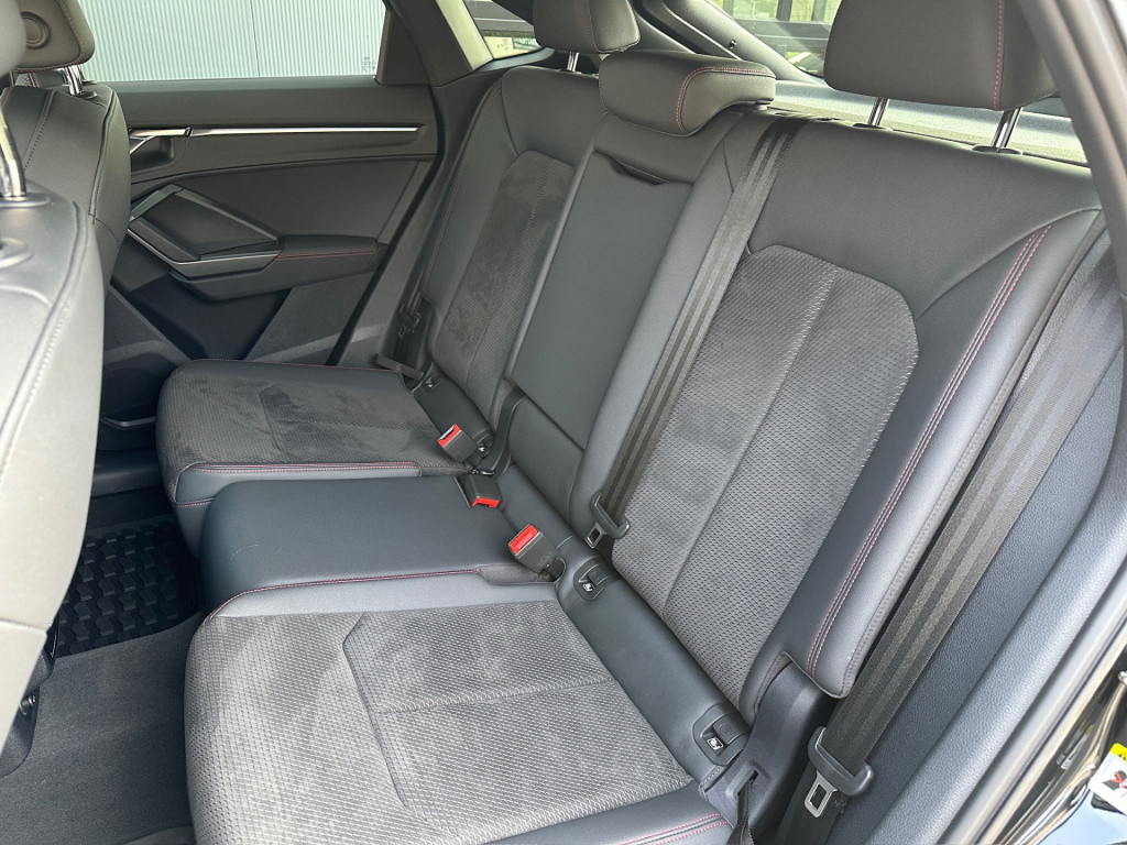 Audi Q3 sportback 45 tfsi e s-line | zwart optiek | camera | keyless | adap