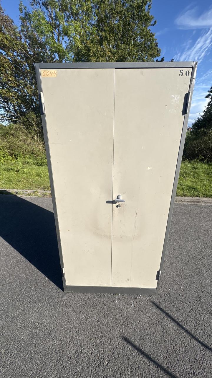 Paardenkast metalen kast