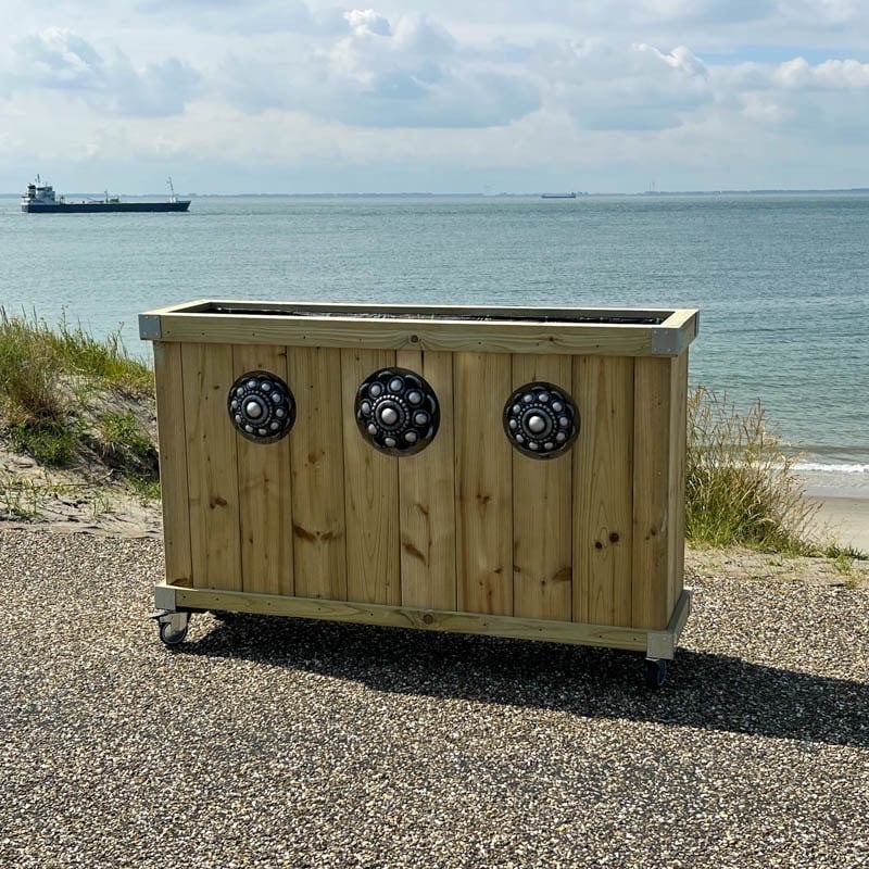 Entree voor u bedrijf met Zeeuwse knop bloembakken