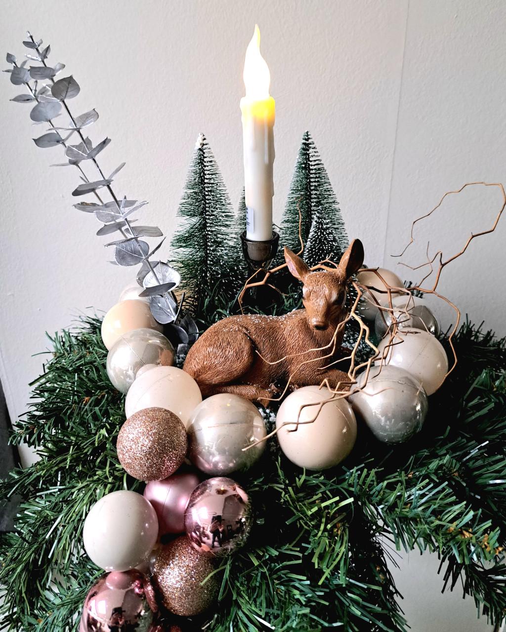 Kerst kunstbloemstuk