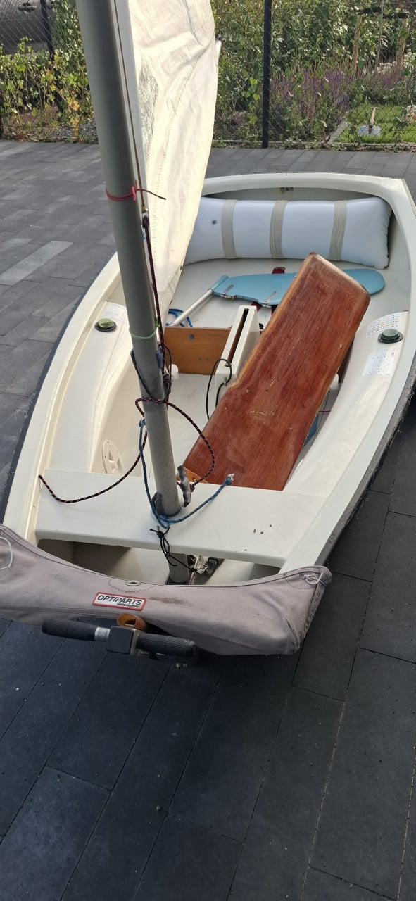 Wedstrijd Optimist zeilbootje Vaarklaar met Trailer