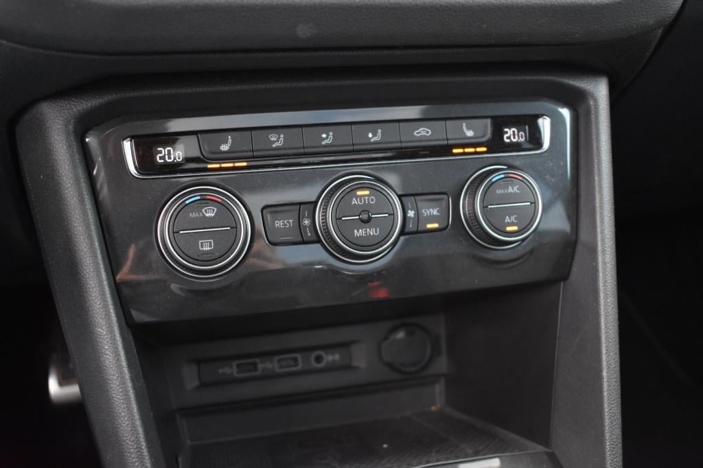 Volkswagen Tiguan 1.5 tsi act highline | r-line | black style | trekhaak | 