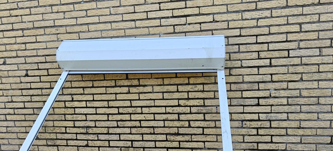 Te Koop Rolluik wit met lint bediening H ±215cm,B ±137 cm bak H ± 20,5 cm