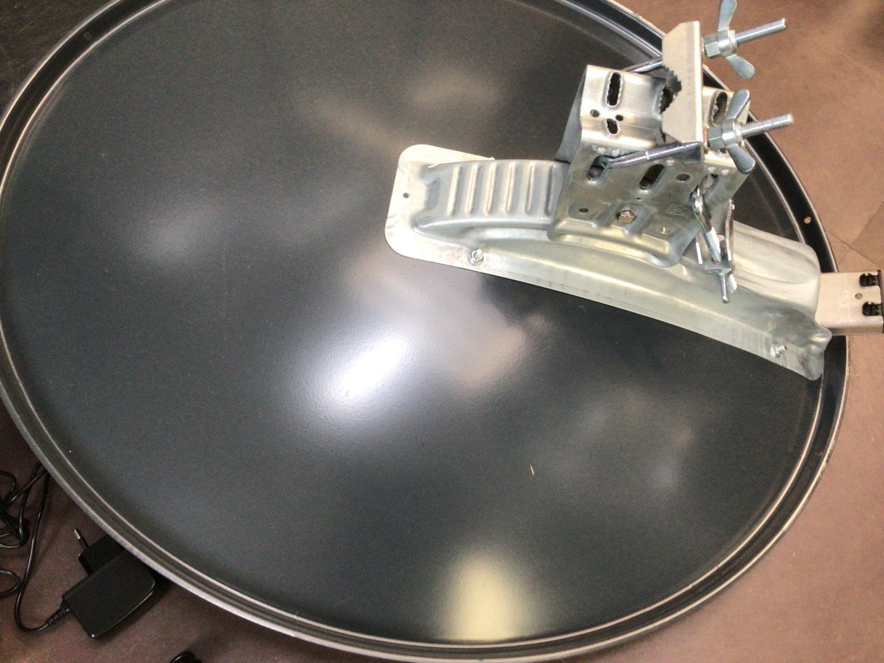 Bente-Satellietvinder en Triax Schotelantenne