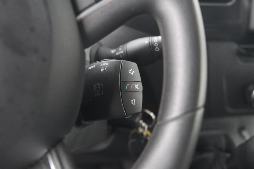 Renault Master t35 2.3 dci 135 l2h2 comfort | camera | vloerplaat | navigat