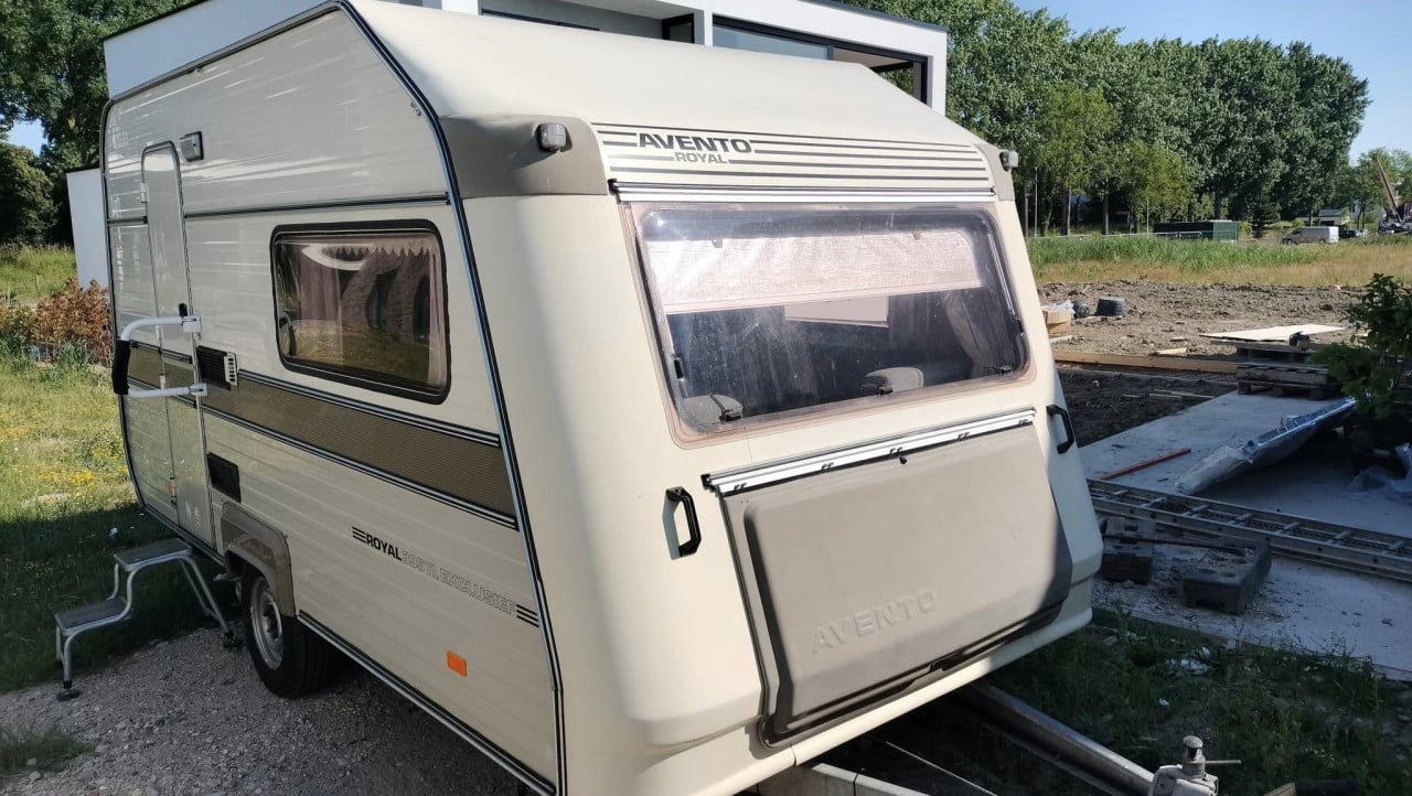 Avento 395 met MOVER en luifel