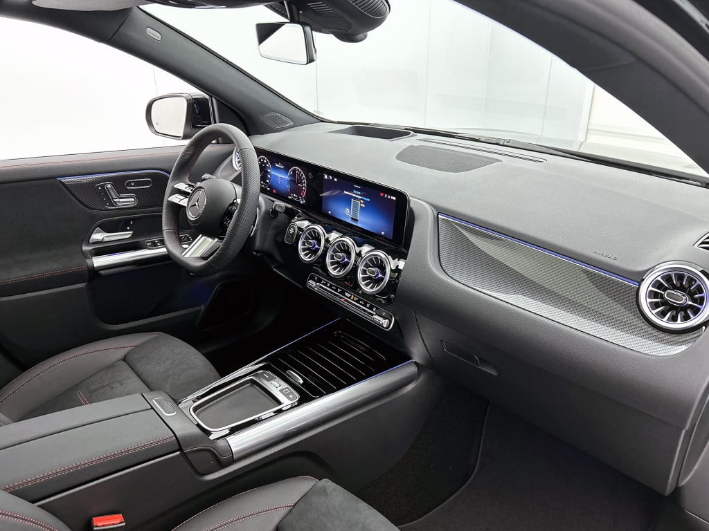 Mercedes-Benz Gla-klasse 250 e business solution amg | premium plus pakket 