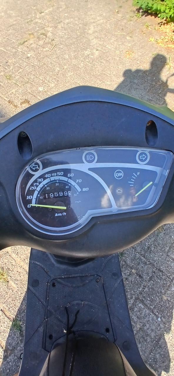 Sym scooter geel kenteken