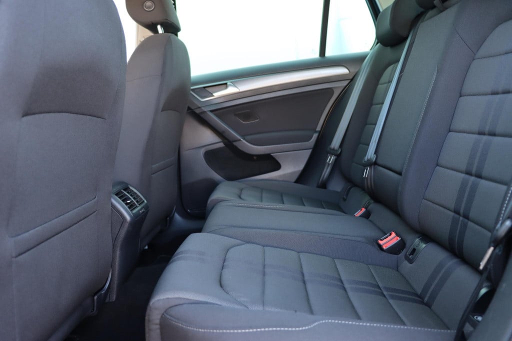 Volkswagen Golf 1.2 tsi business edition r connected