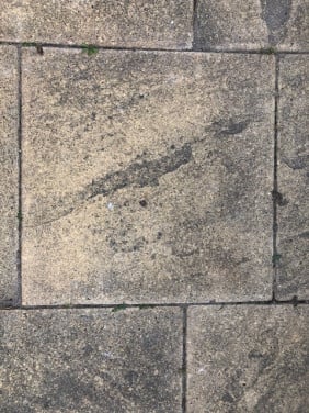 1 partij gele zandsteenachtige terrastegels