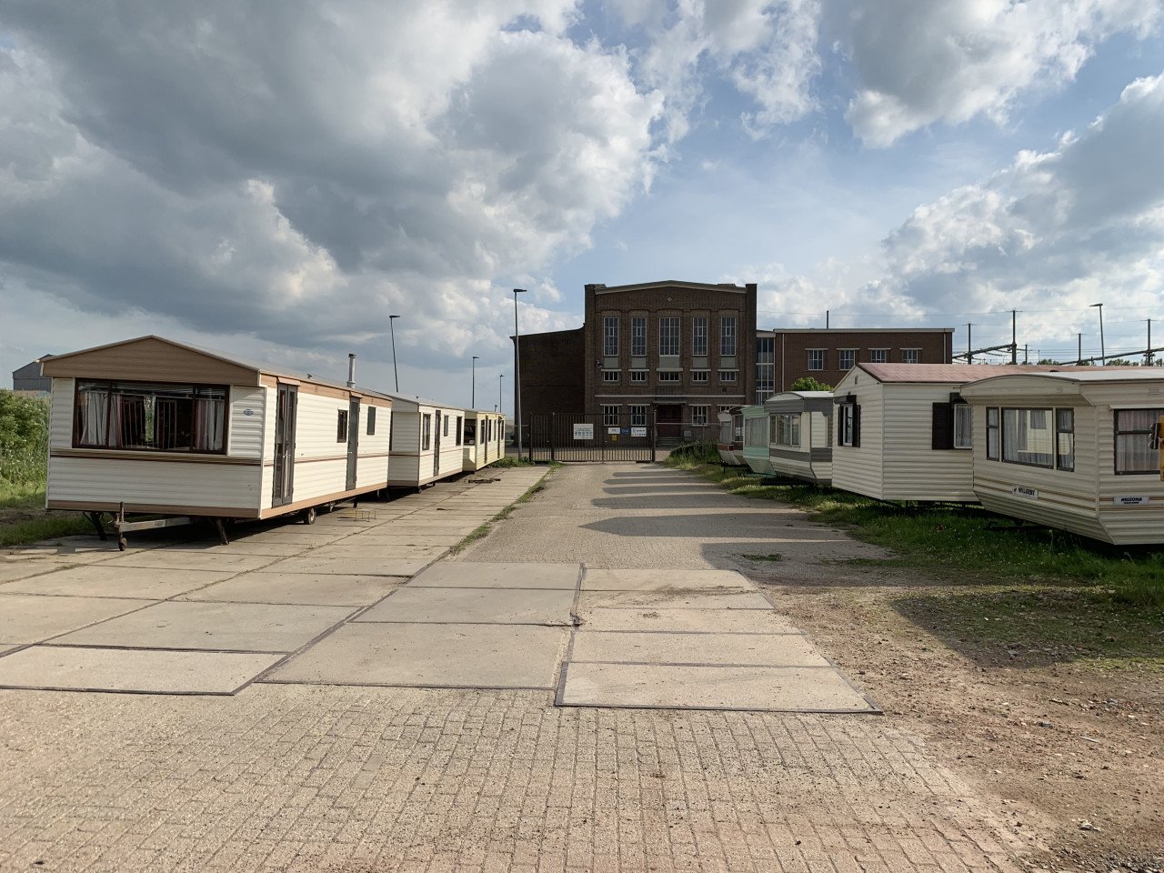 We zijn opzoek naar Caravans/Stacaravans/Campers,,,