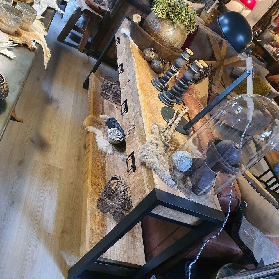 DIVERSE NACHTKASTJES EN MUURTABLES OOK BIJ 3Z FACTORY ARNEMUIDEN