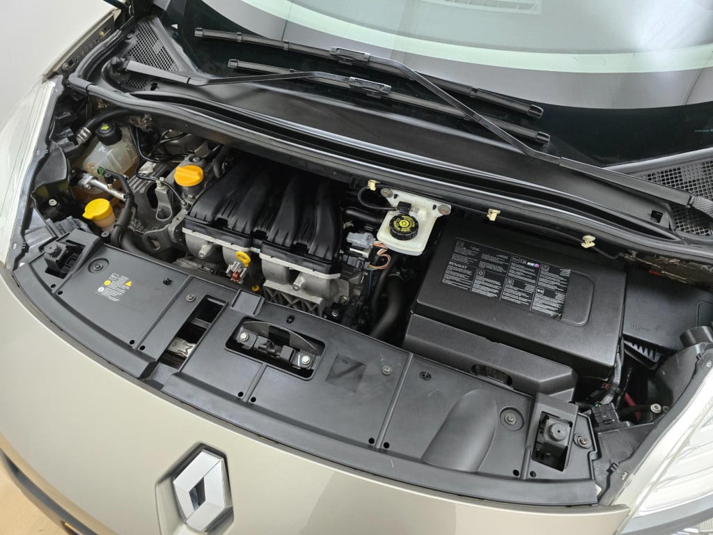 Renault Scenic occasion 2.0 dynamique 5 persoons met grote kofferbak | clim