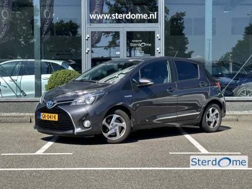 Toyota Yaris 1.5 hybrid lease i camera i automaat i airco l navigatie i zee