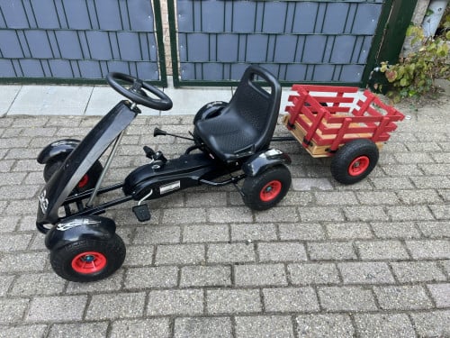 Skelter met aanhangwagen