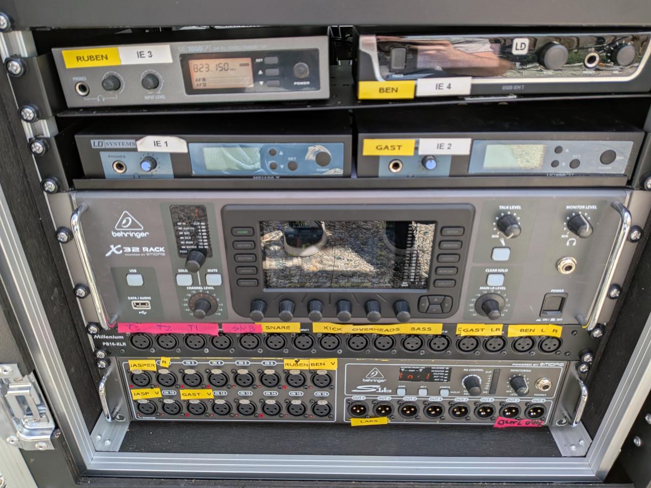 Compleet professionele IEM / monitor-rack met o.a. X32 Rack