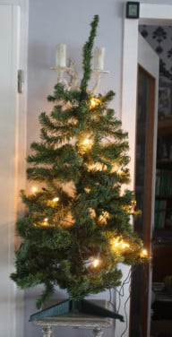 Kerstboom met lichtsnoer erin