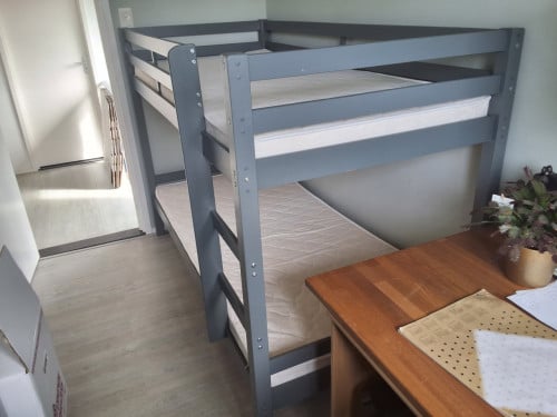 Stapelbed inclusief matrassen ivm verhuizing