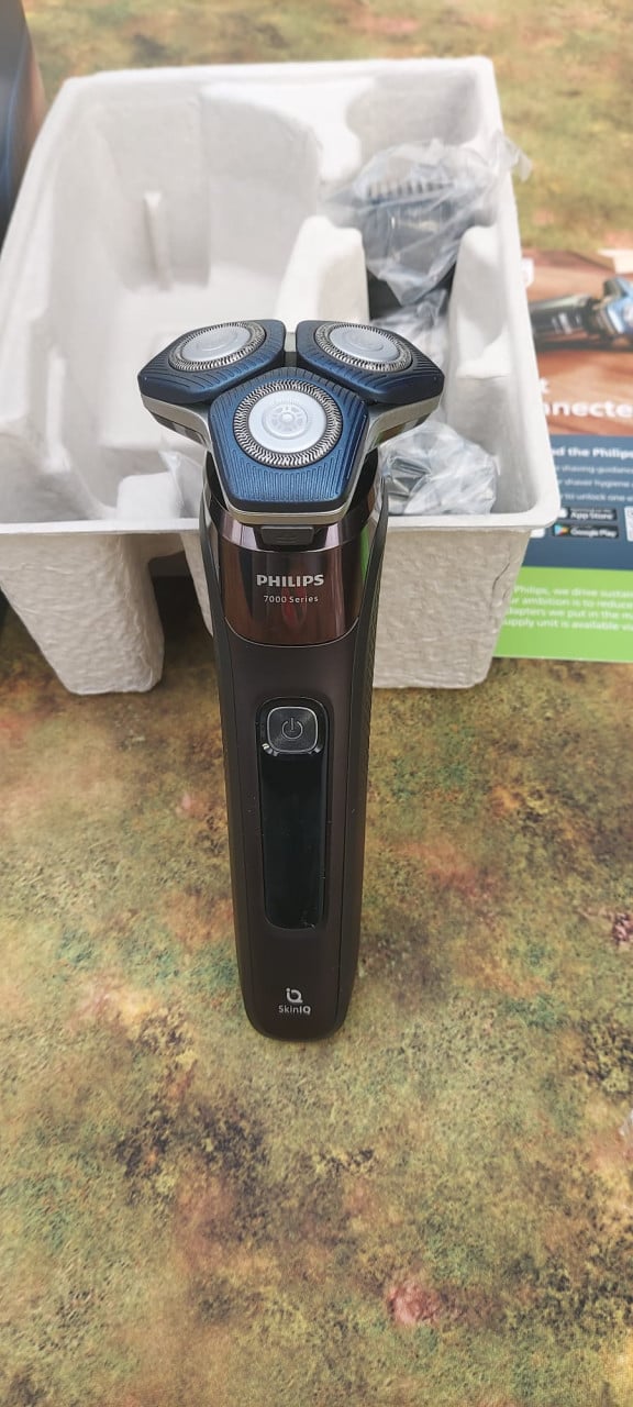 Philips 7000 series scheerapparaat - nieuw in doos -zeer lage prijs