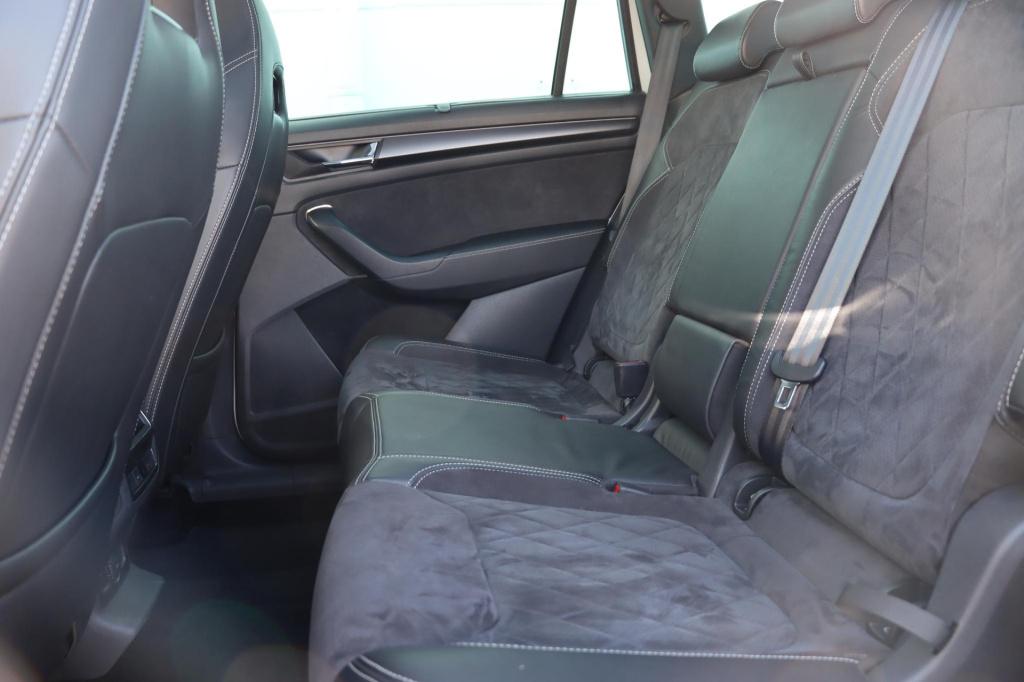 Skoda Kodiaq 1.5 tsi sportline business 150pk dsg7 7p. | pano | trekhaak | 