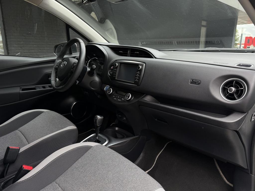 Toyota Yaris 1.5 hybrid - luxe y20 uitvoering - parelmoer wit -
