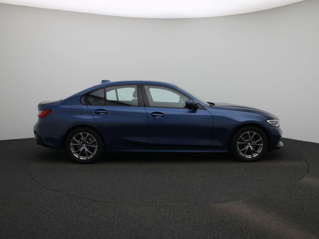 BMW 3-serie 318i business edition | automaat | lmv | half leder | virtual c