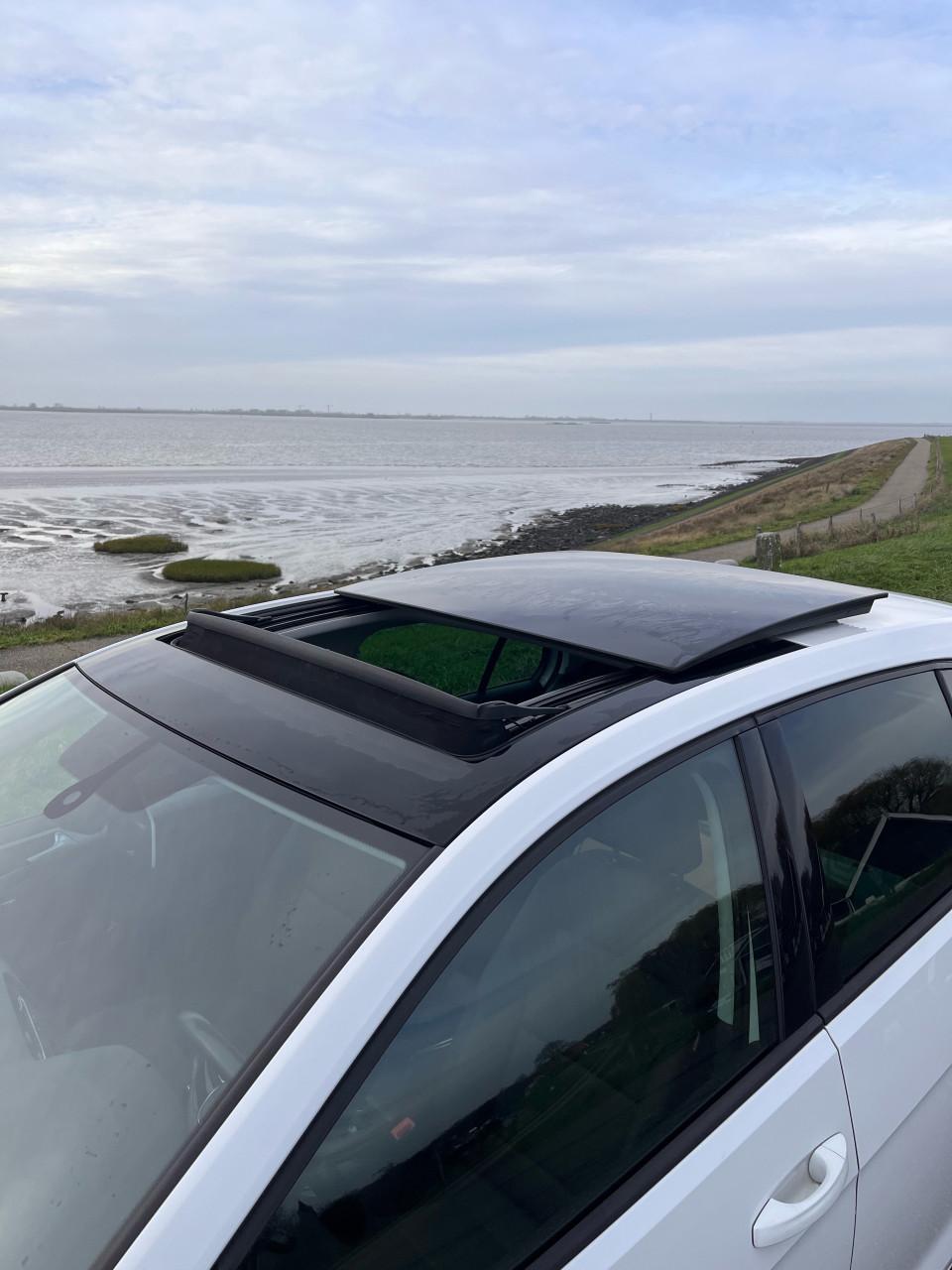 Volkswagen Golf 1.2 TSI Parelmoer Wit met panorama schuifdak