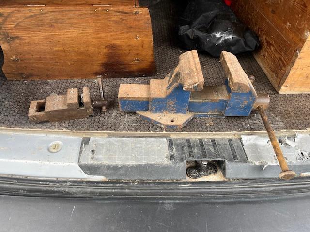 2 Bankschroeven, Parallelele