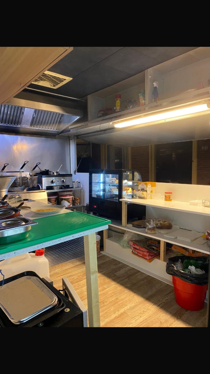 Foodtruck / Frietkar / Verkoopwagen / Snackwagen