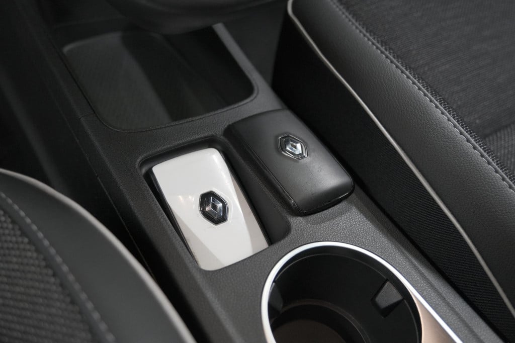 Renault Captur mild hybrid 140 edc techno | camera | 9.3 inch scherm | appl