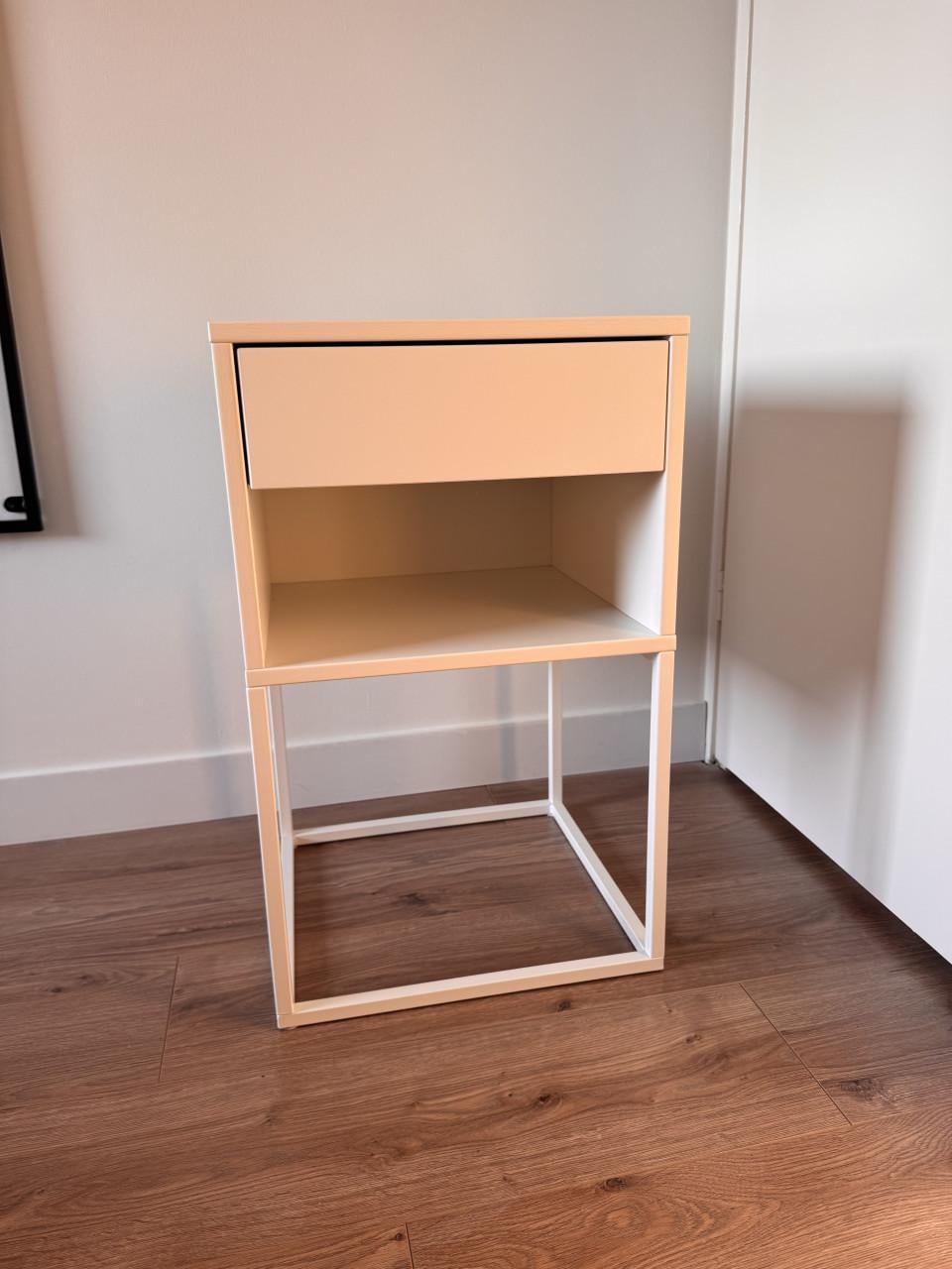 Ikea nachtkastje Vikhammer wit