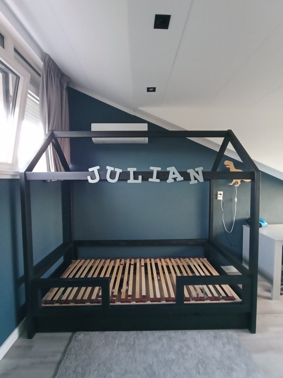 Bedhuisje in zeer goede staat, kleur zwart