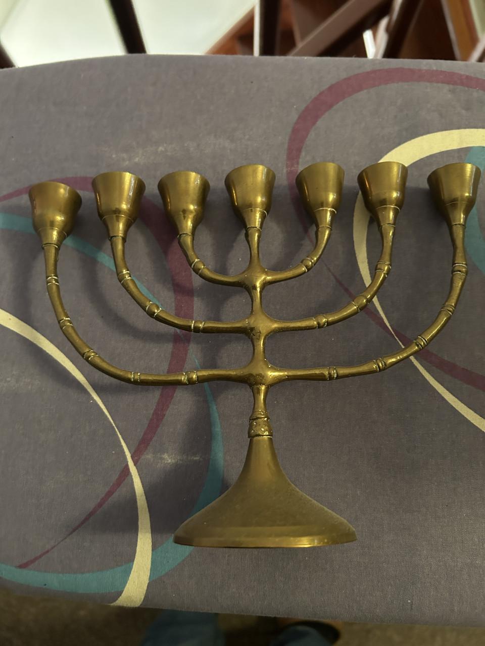 Menora 7 armig