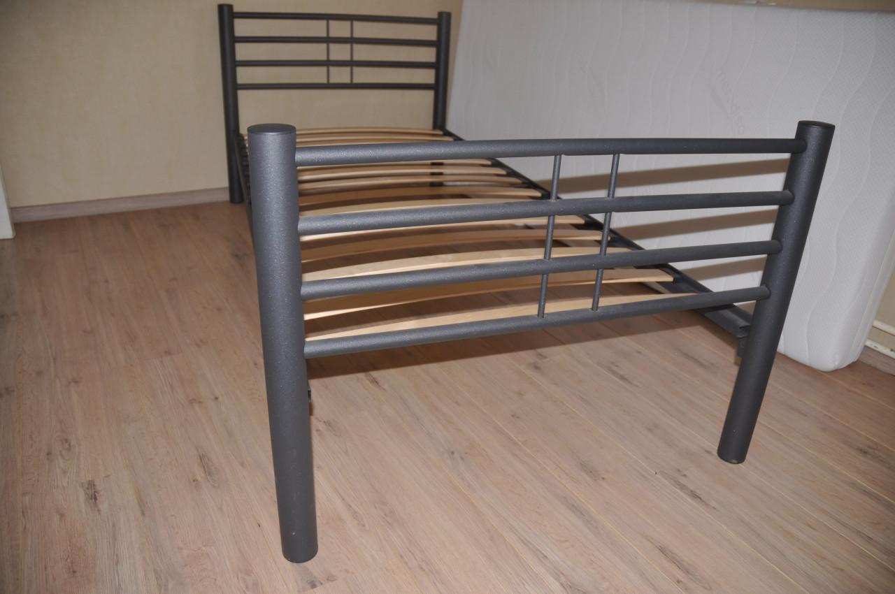 Twee  identieke eenpersoonsbedden compleet-als nieuw