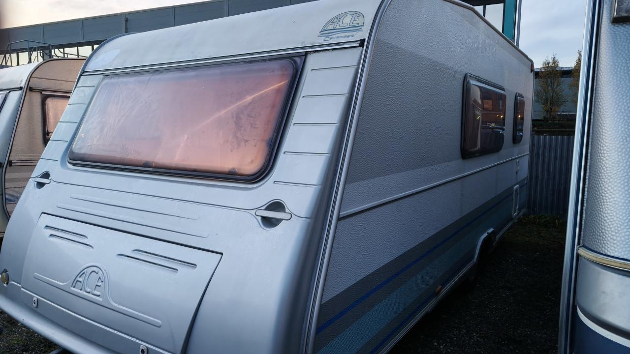 Merk: ACE :Vacancy 511 cdl stapelbed. Deze 6-persoons caravan