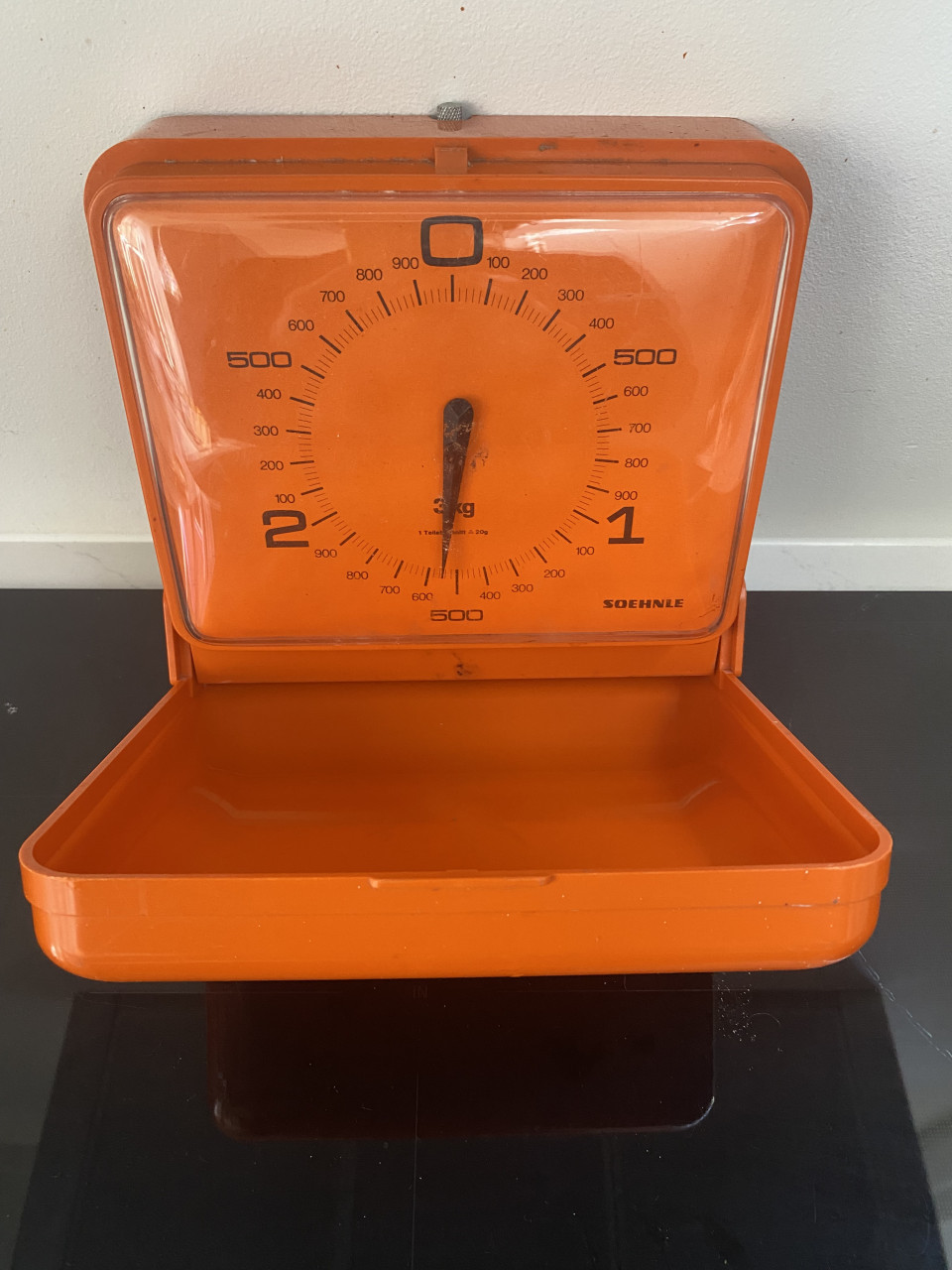 Vintage oranje keukenweegschaal