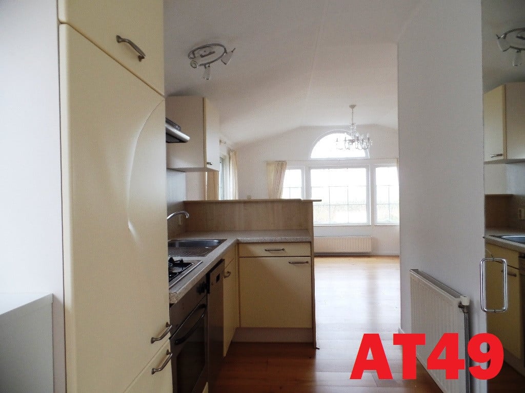 Div. chalets met dubbel glas en centrale verwarming te koop