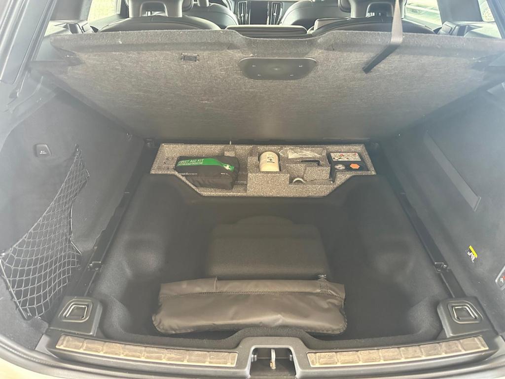 Volvo XC60 2.0 d5 awd r-design luchtvering | standkachel