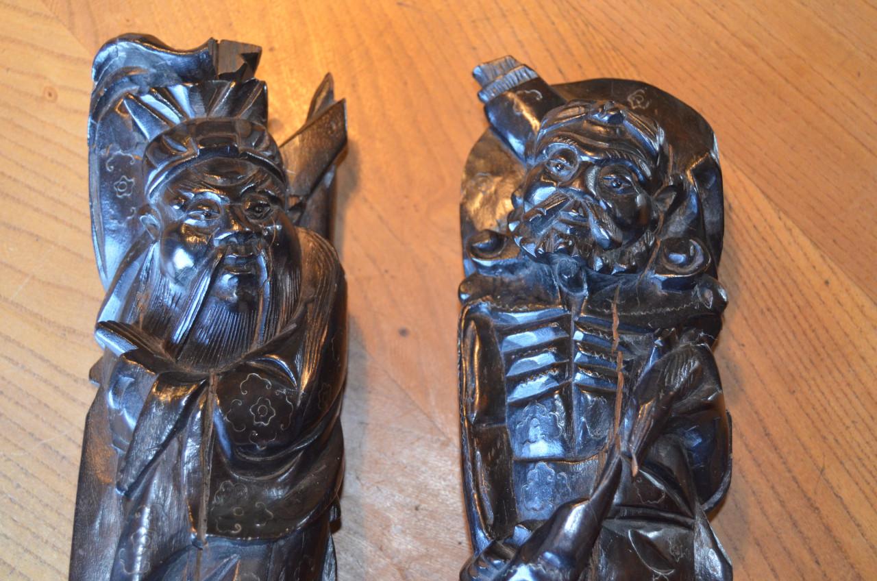 2 Hardhouten Chinese beelden Boogschutter en Wijze (?)