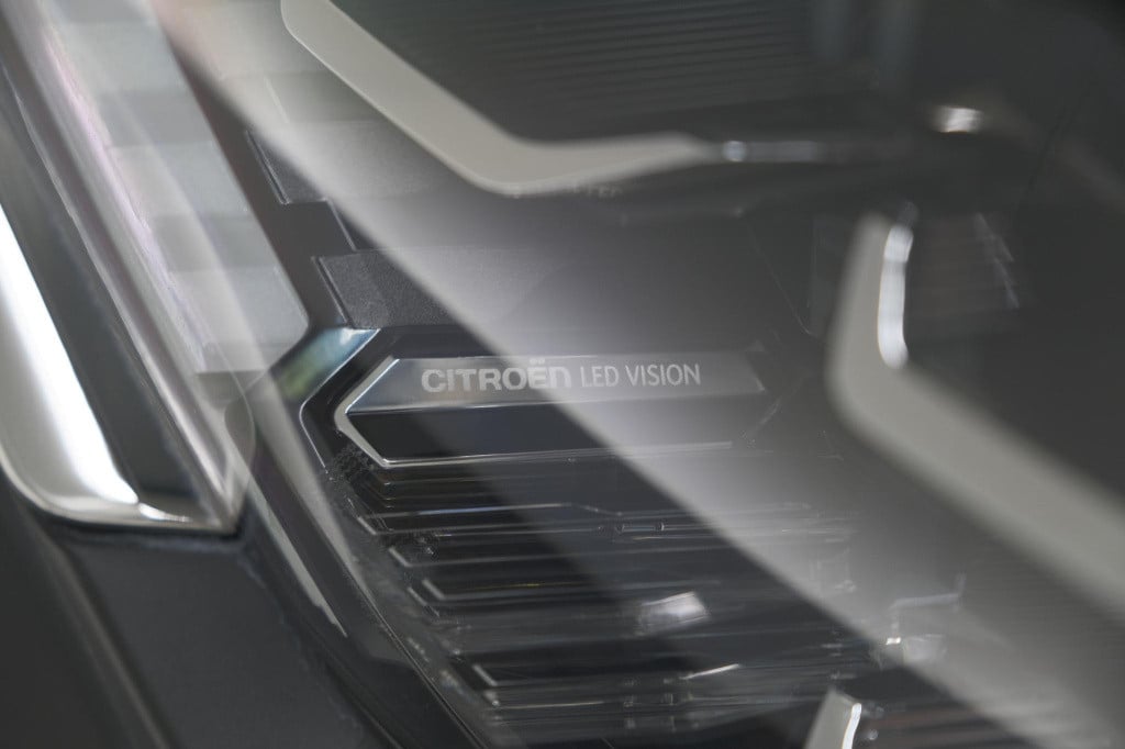 Citroen C4 puretech 131 eat6 shine | camera | head-up display | navigatie |