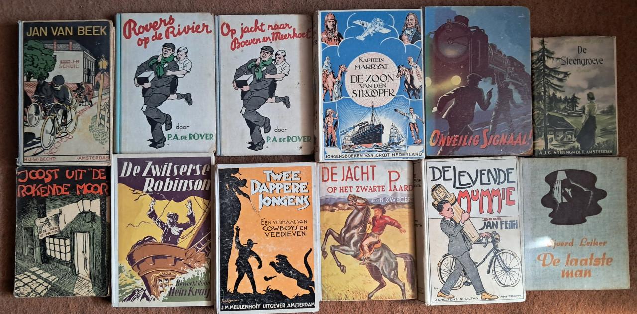 Boekenset 1: oude jeugdboeken met mooie voorkanten.