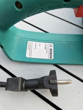 Werkende zgan Bosch AKE 30 S elektrische kettingzaag 1800W