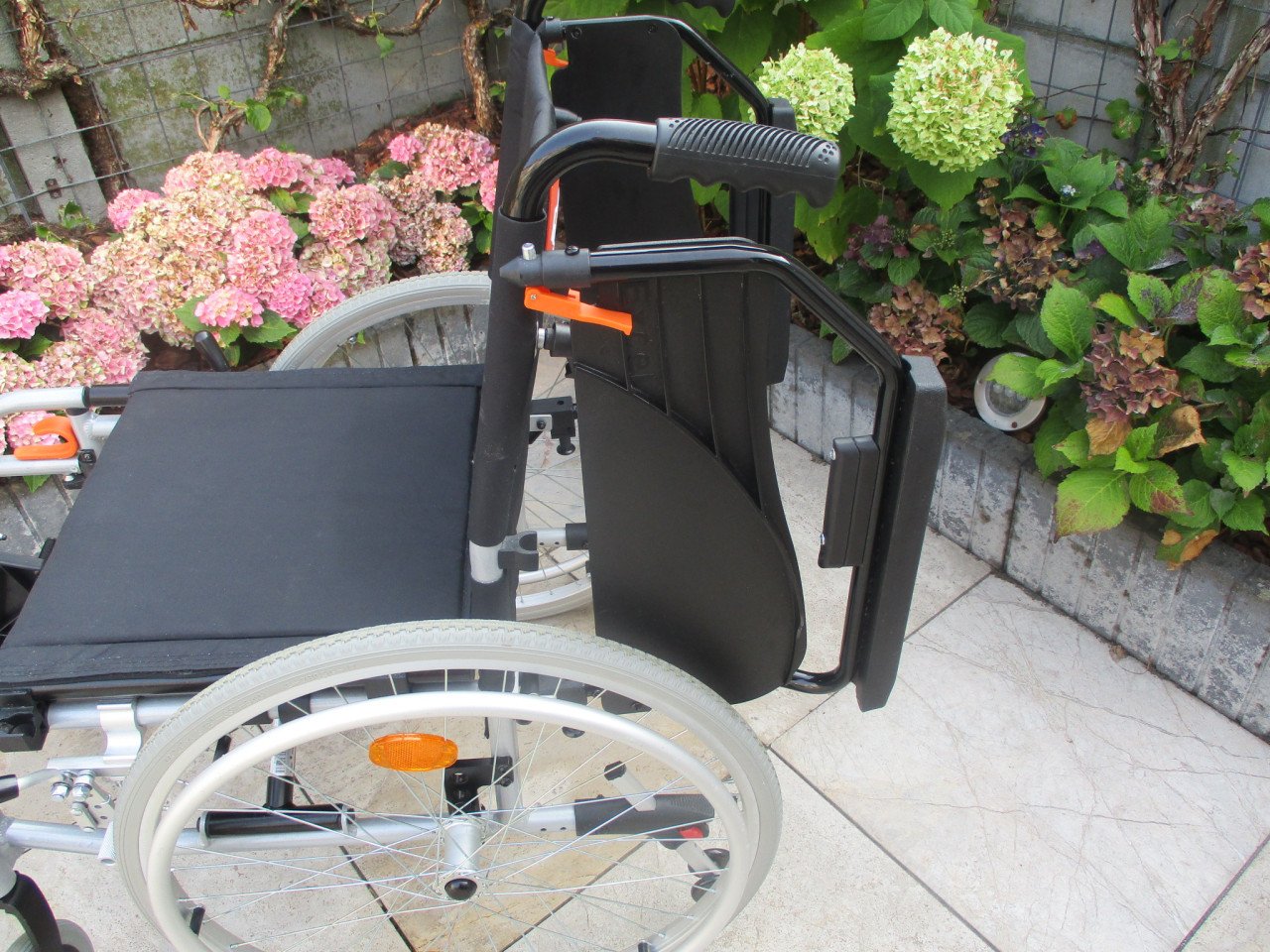 Zgan Excel G-Eco opvouwbare lichtgewicht rolstoel met anti-lekbanden