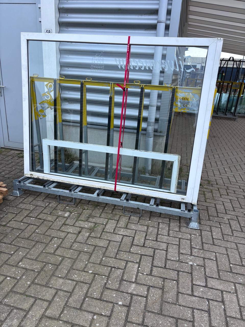 Windscherm glas in aluminium kozijn